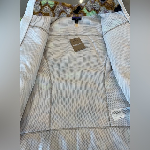NWT Patagonia Women’s Classic Retro-X Jacket Small Currents Natural Size Medium - Picture 9 of 9
